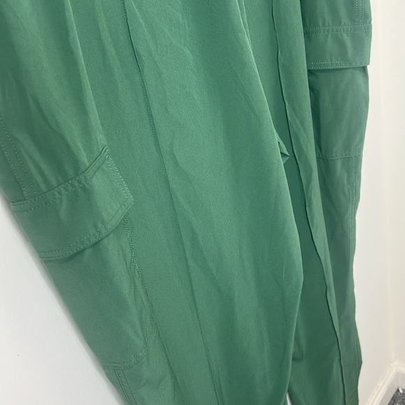 ATHLETA Vienna Cargo Pants Vineyard Green Size 22 - Picture 13 of 15
